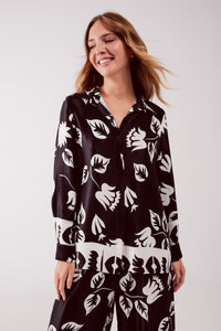 Camisa com estampas florais em preto