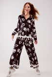 Camisa com estampas florais em preto