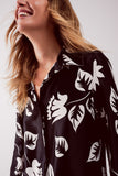 Camisa com estampas florais em preto