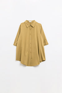 Q2 Camisa confeccionada em tecido muito macio e leve na cor camel