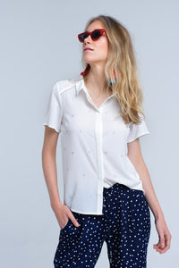 Q2 Camisa creme com bordado de coração