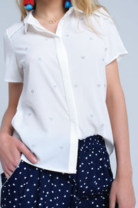 Camisa creme com bordado de coração