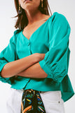 Camisa cropped com botões em verde