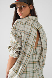 Camisa cuadros com abertura nas costas em bege