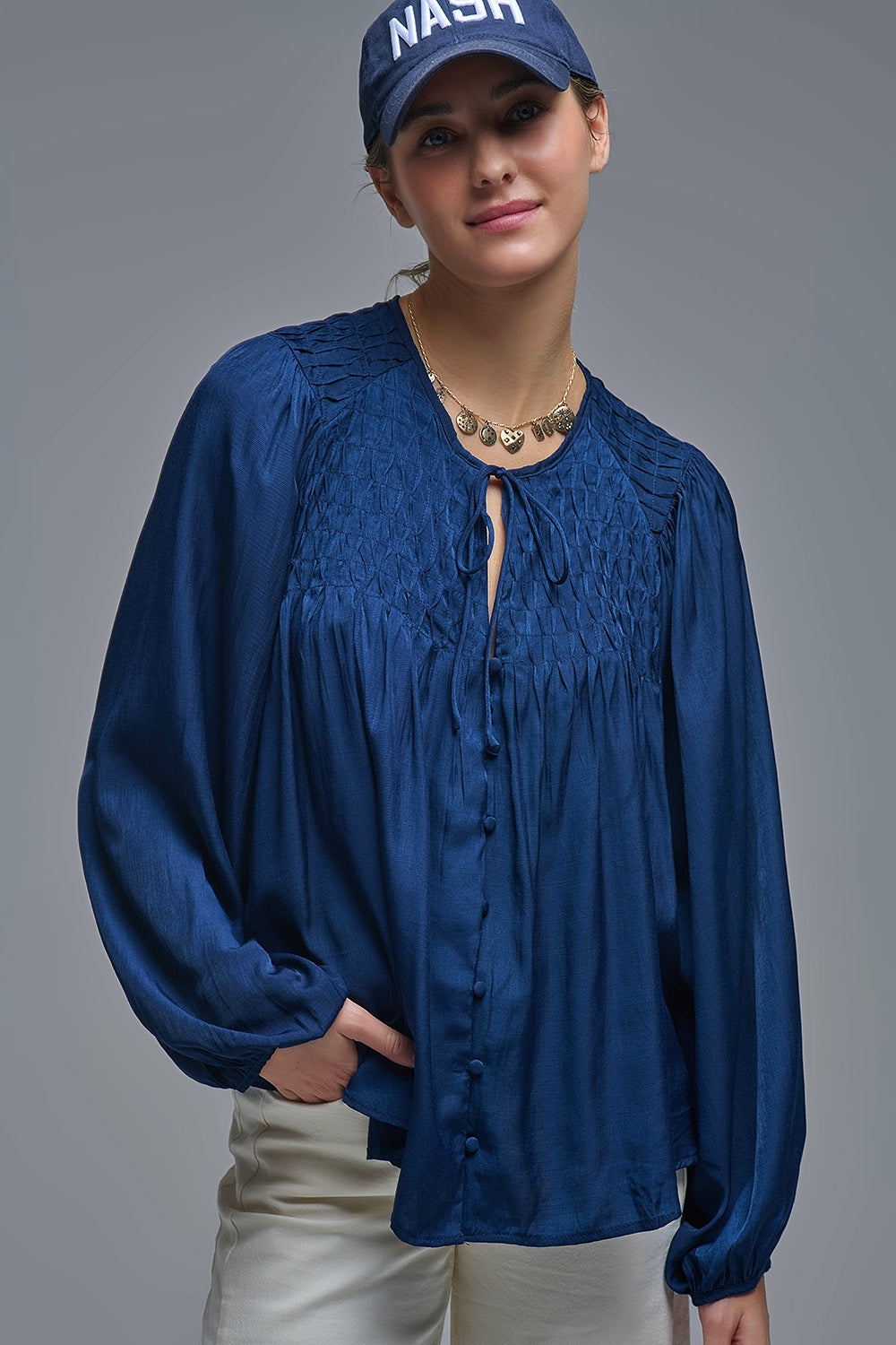 Q2 Camisa de cetim azul chique com renda