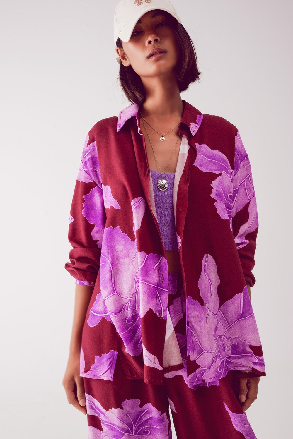 Camisa de cetim em fúcsia com grande estampa floral