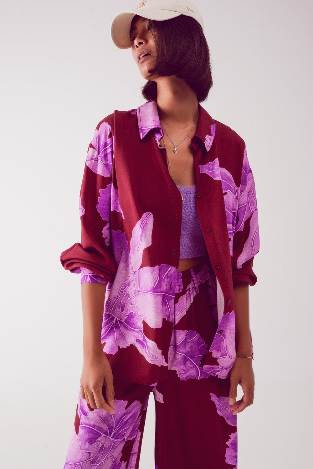 Camisa de cetim em fúcsia com grande estampa floral