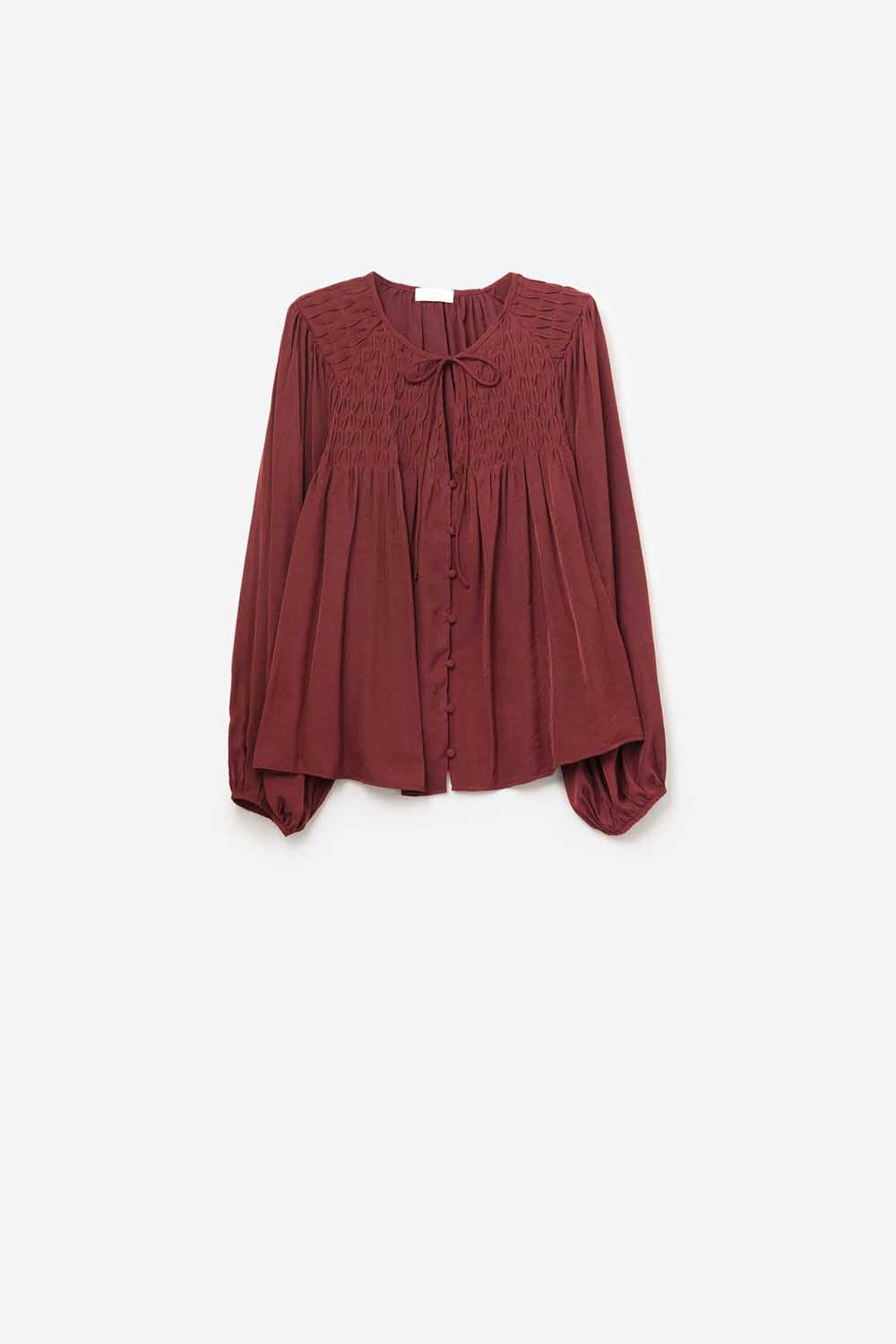 Camisa de cetim vermelha chique com renda