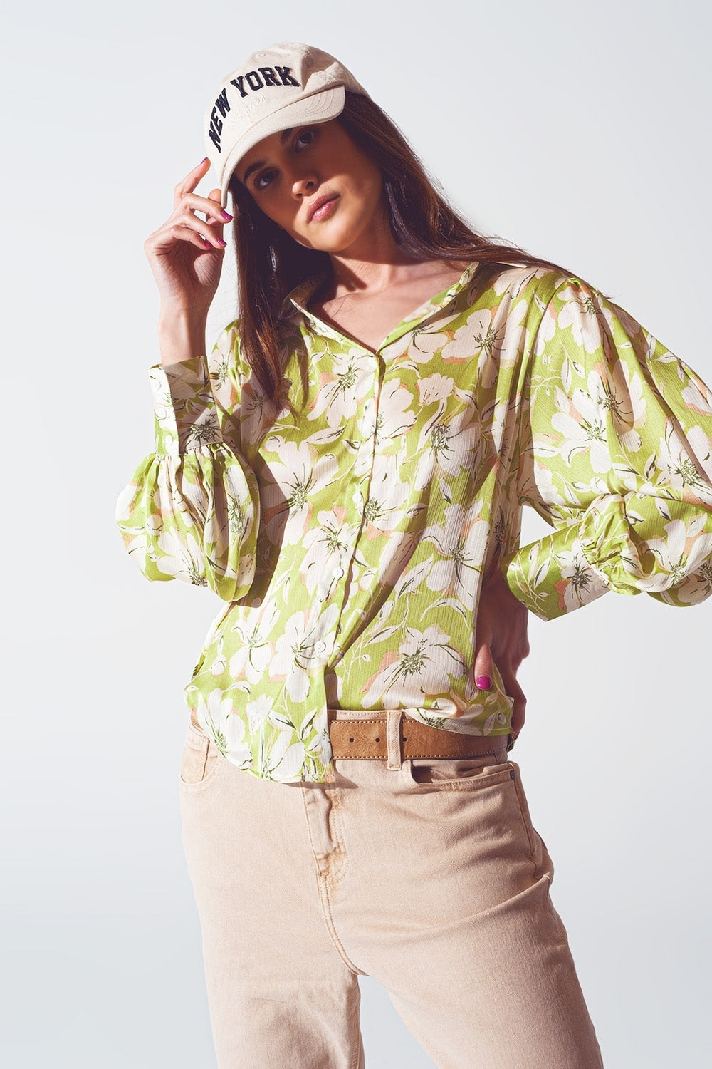 Q2 Camisa de chiffon com estampado floral em verde