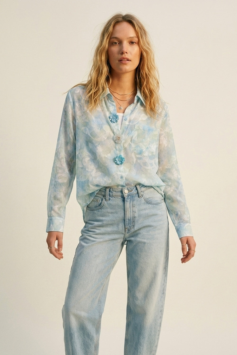 Q2 Camisa de chiffon leve com estampa floral e botões em azul claro