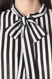 Camisa às riscas com laço