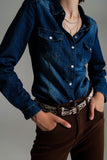 Camisa de ganga com lavagem azul médio