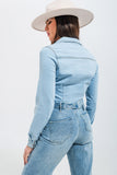 Camisa de ganga tipo western em azul claro