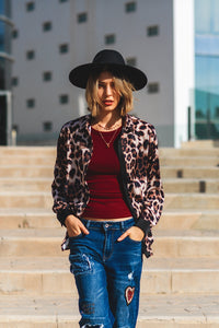 camisa de leopardo com pormenor em cetim preto