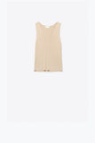 Q2 Camisa de malha fina sem mangas na cor camelo com decote em V