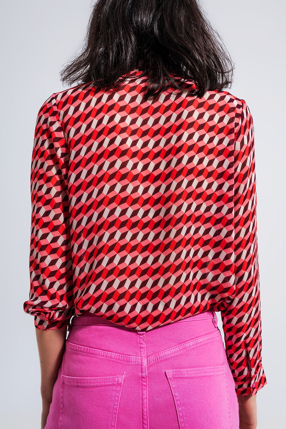 Camisa de manga comprida com impressão geométrica e colarinho de lapela