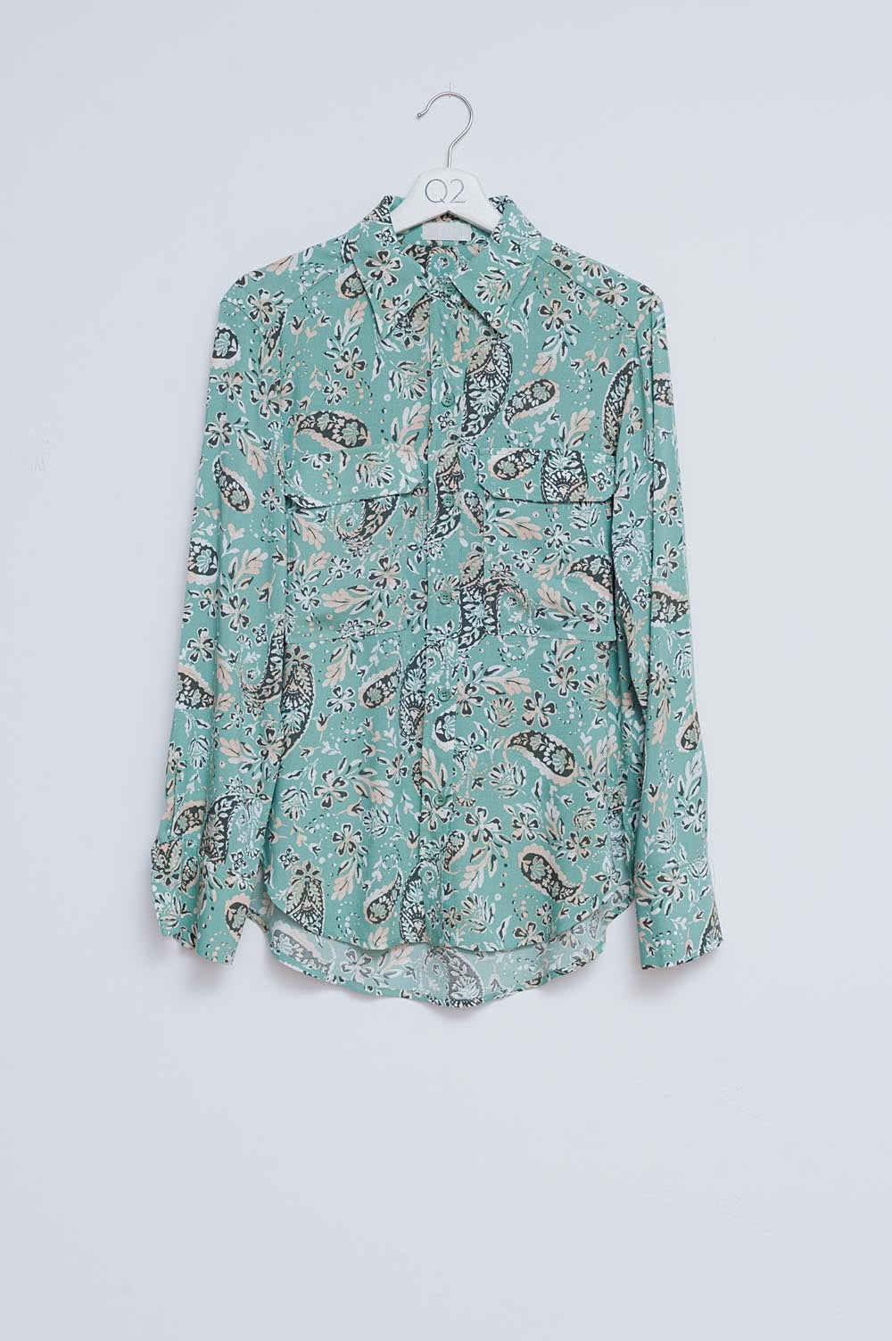 Q2 Camisa de manga comprida verde com estampado floral e paisley