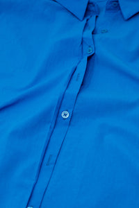 Camisa de manga curta com botões descontraída em azul