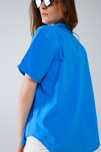 Camisa de manga curta com botões descontraída em azul