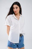Camisa de manga curta com botões e descontraída em branco