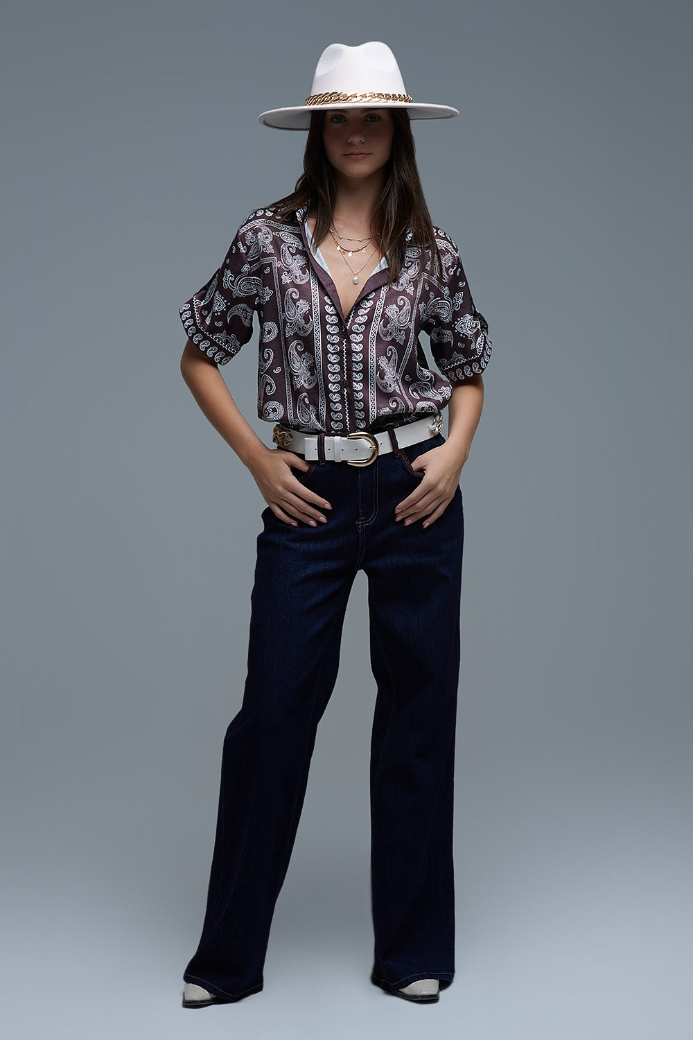 Camisa de manga curta com estampado Paisley em castanho