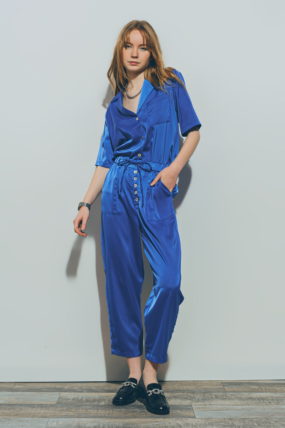 Q2 Camisa de Manga Curta de Cetim em Azul