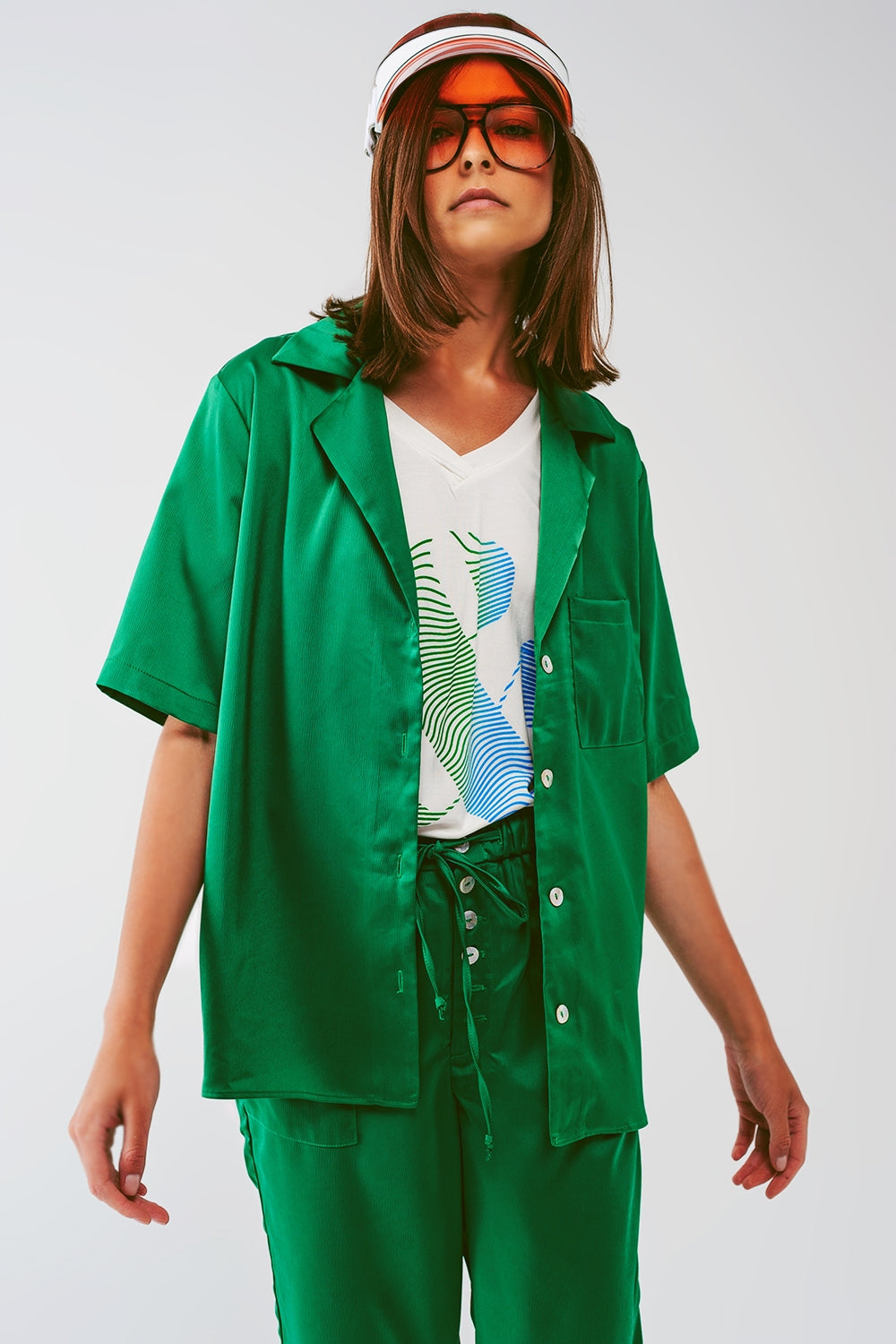 Q2 Camisa de manga curta em cetim verde