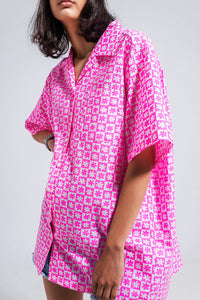 Camisa de manga curta rosa luminosa oversized