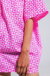 Camisa de manga curta rosa luminosa oversized
