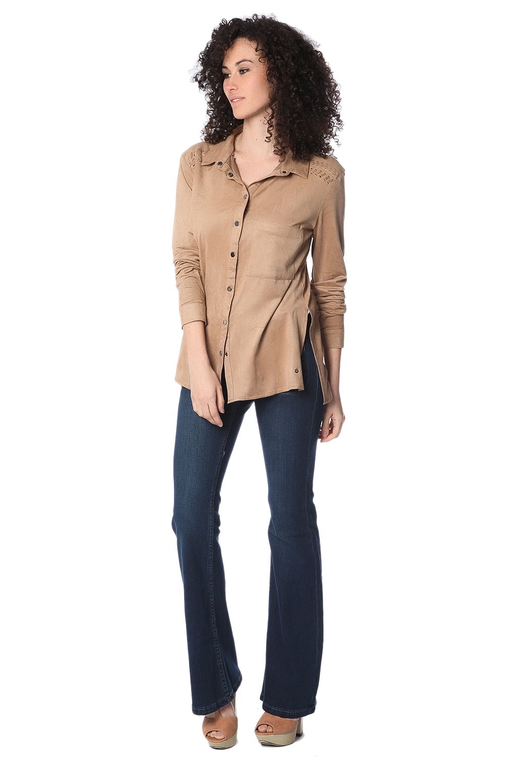 Camisa de manga longa bege com detalhe de renda-se