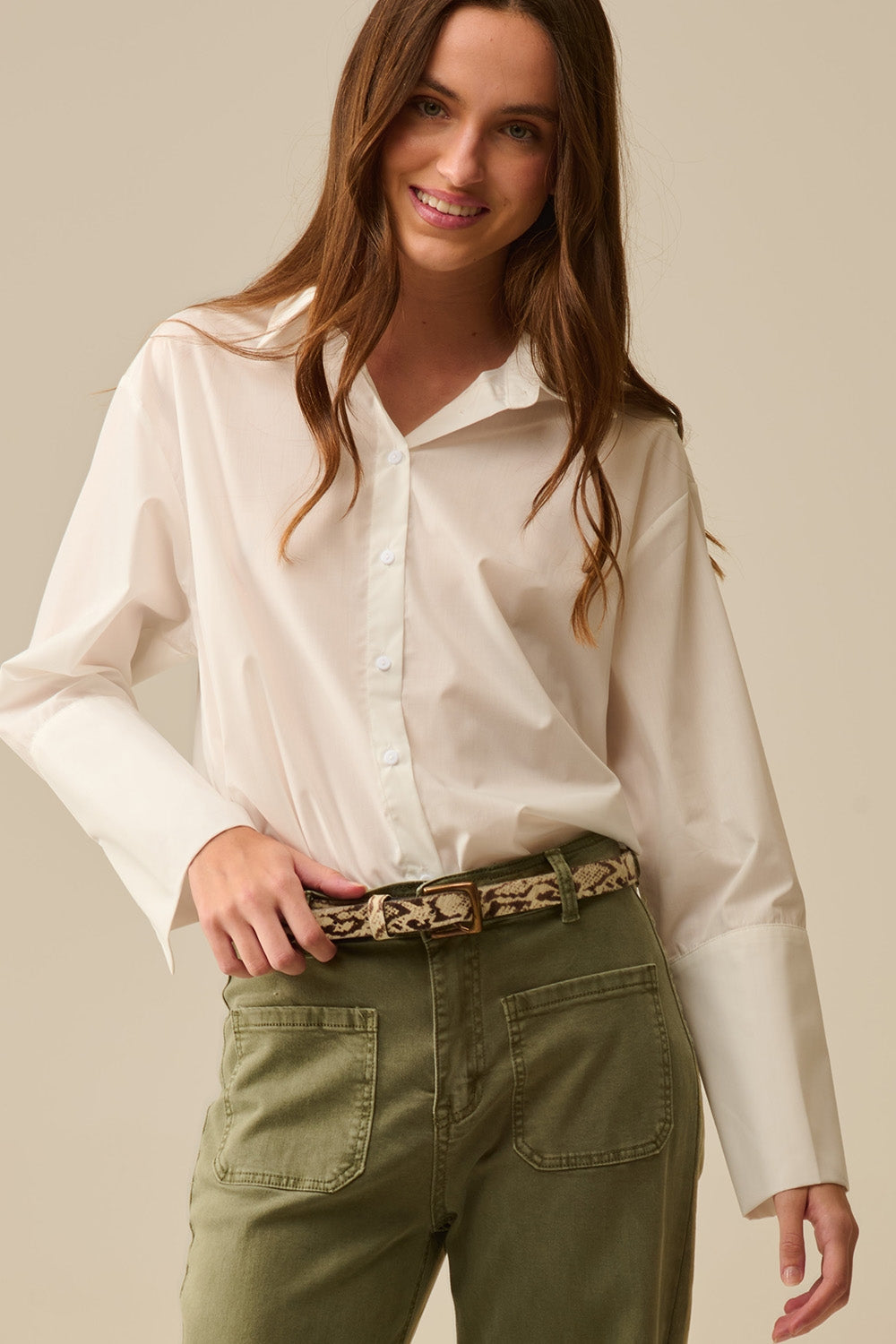 Q2 camisa de popelina branca com punhos extra largos