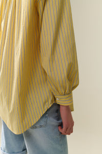 camisa de popeline às riscas amarelas adornada com strass
