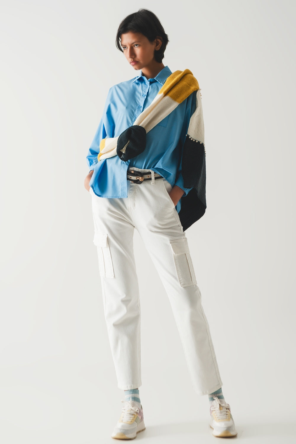 Camisa de popeline azul com mangas volumosas