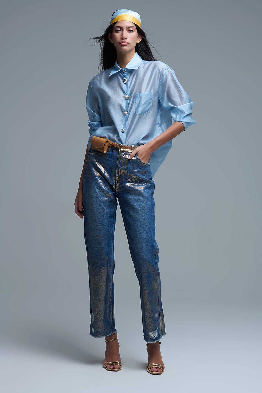 Camisa de seda solta com botões em azul