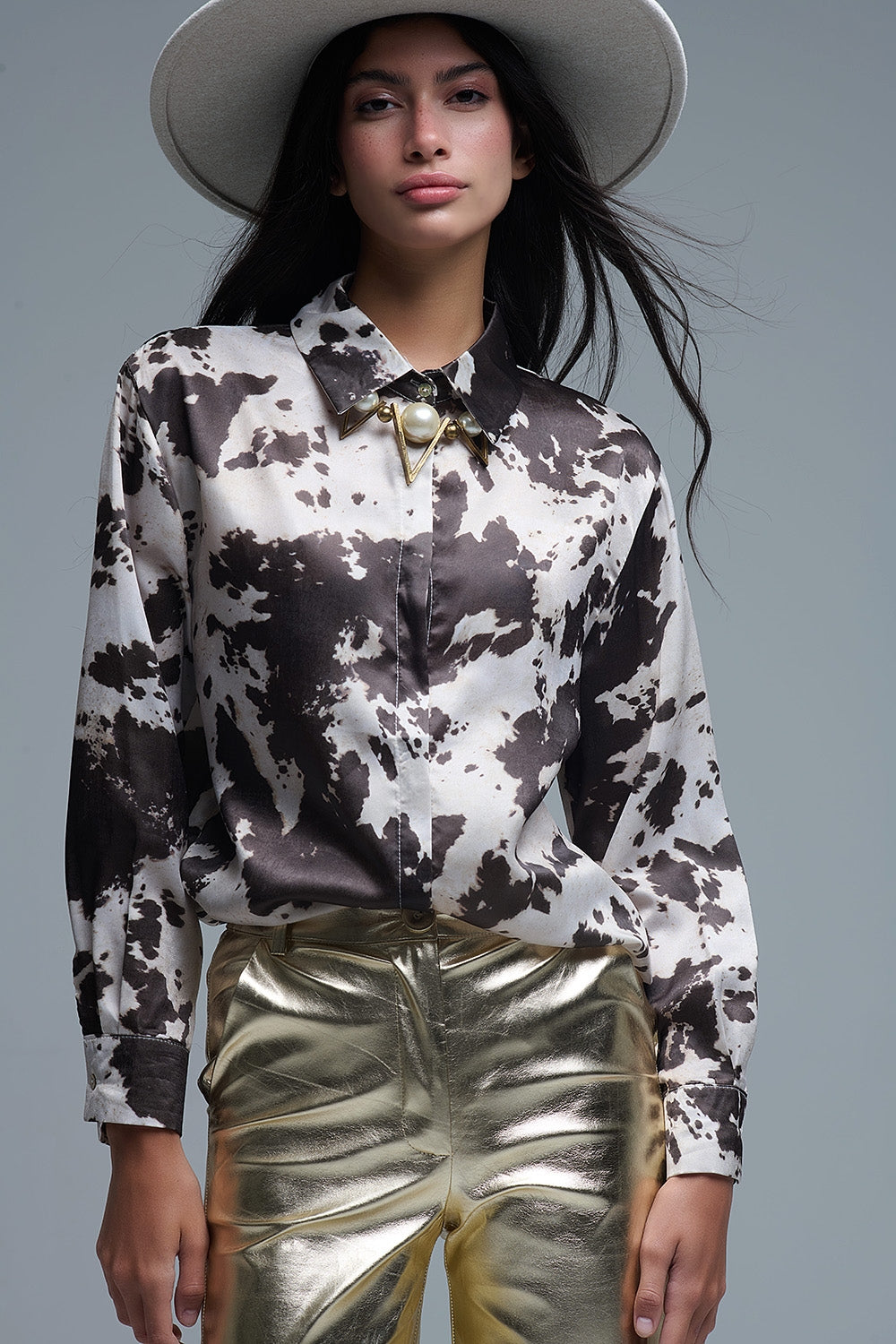 Camisa descontraída com estampado de vaca em castanho e creme