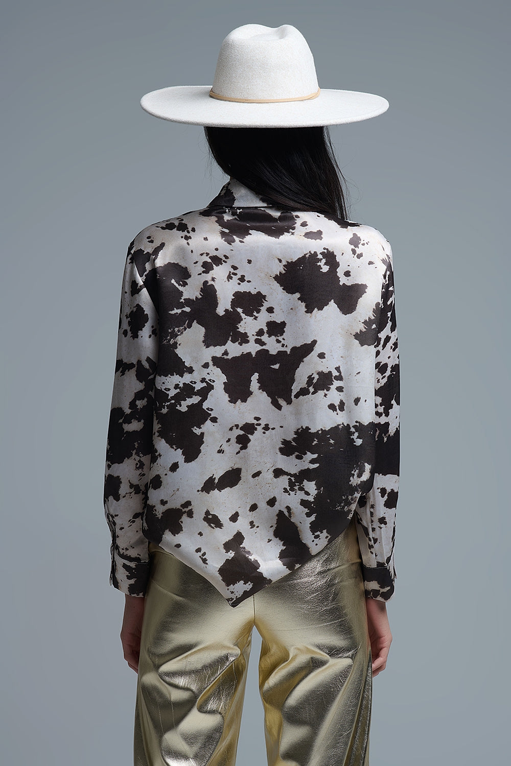 Camisa descontraída com estampado de vaca em castanho e creme