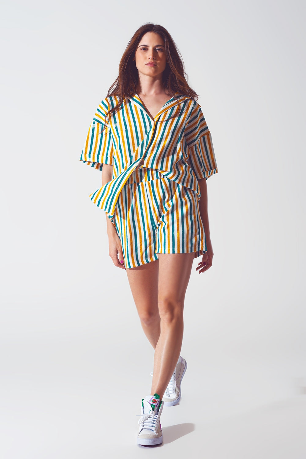 Camisa descontraída em risca verde