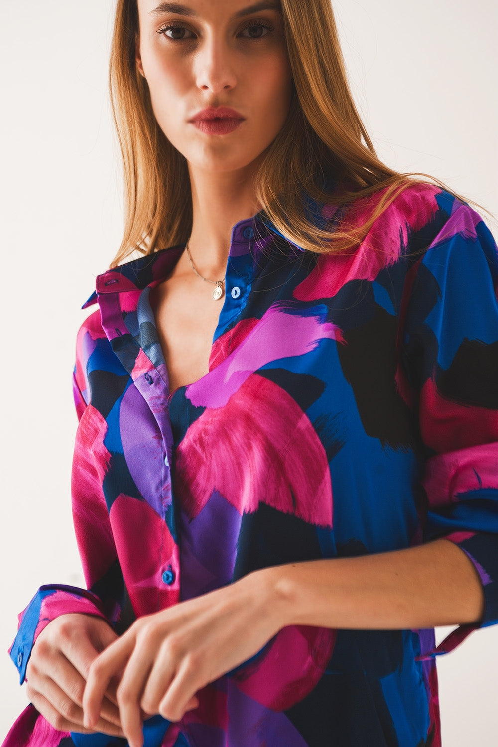 Camisa em estampa floral purpura