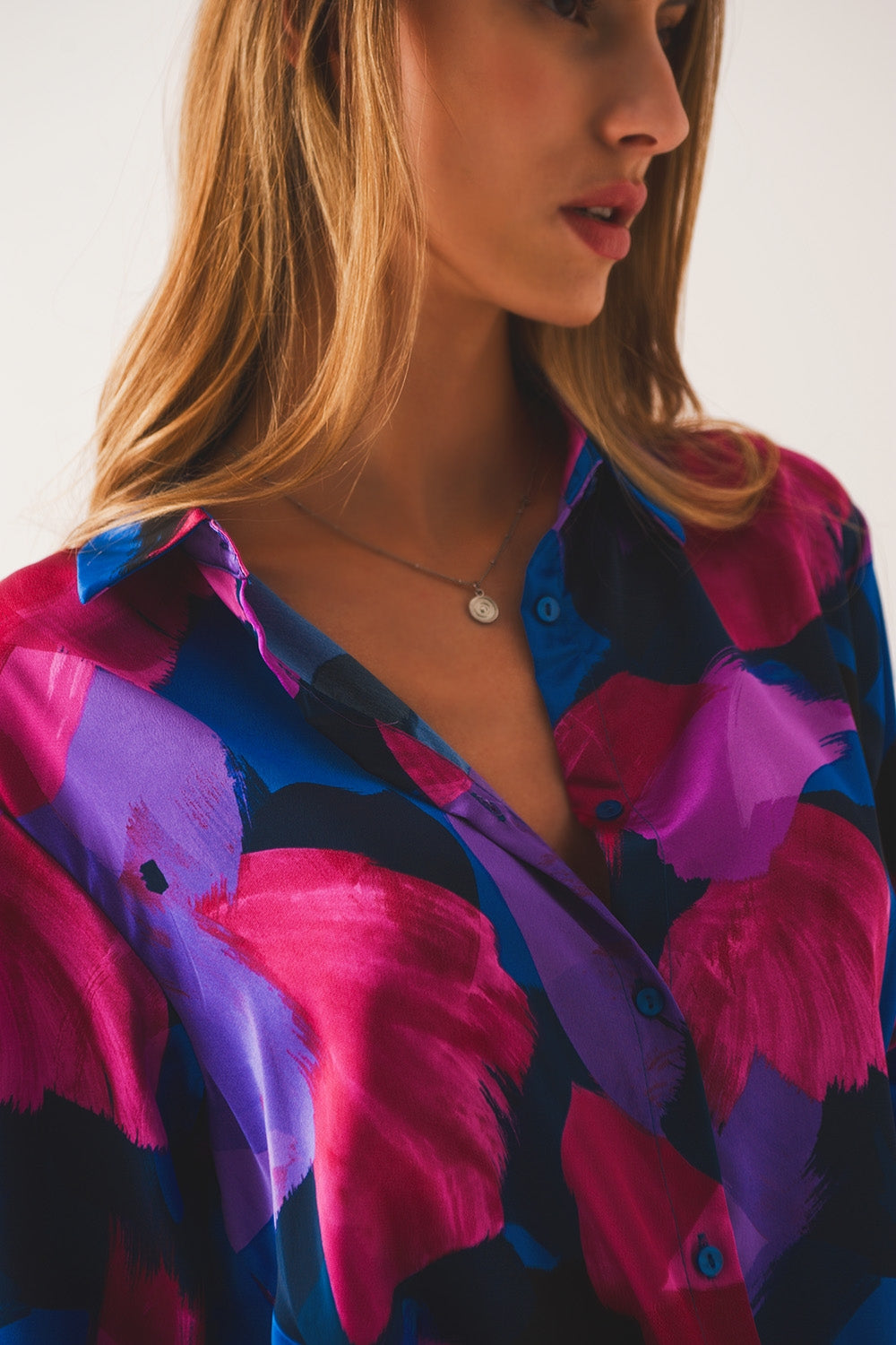 Camisa em estampa floral purpura