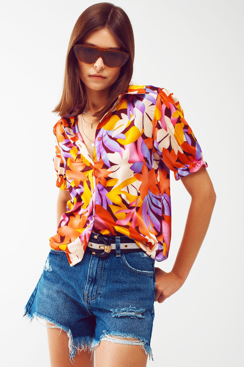 Q2 Camisa estampada floral com mangas elásticas em cores variadas