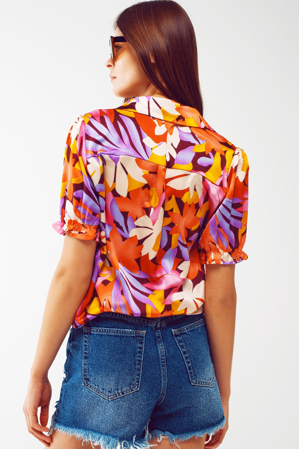 Camisa estampada floral com mangas elásticas em cores variadas