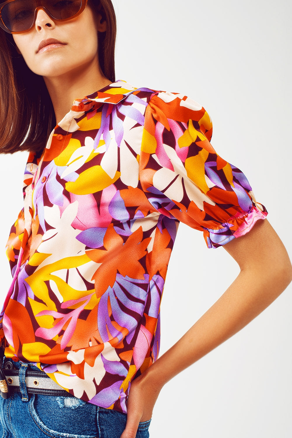 Camisa estampada floral com mangas elásticas em cores variadas