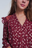 Q2 Camisa estampada marrom com babados nos ombros
