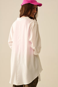 Camisa feita de tecido muito macio e leve em branco