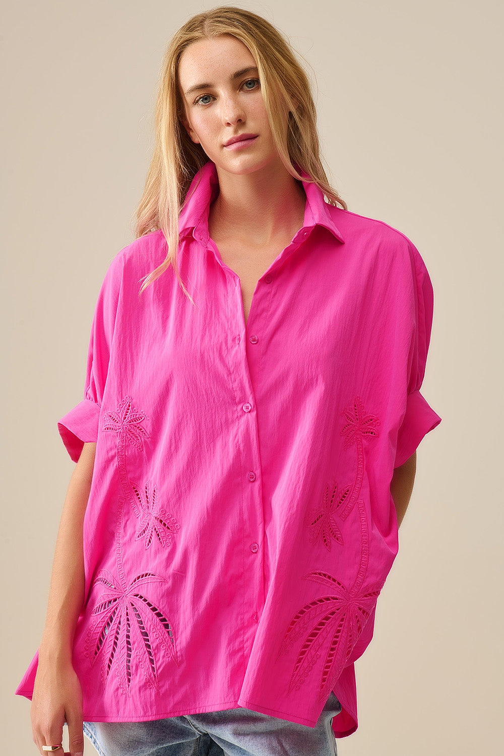 Camisa fúcsia oversized com palmeiras bordadas