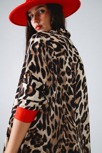 Camisa Leopardo Com Carcela De Botões Vermelhos E Detalhe De Mangas Vermelhas