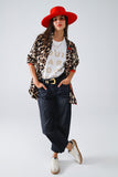 Camisa Leopardo Com Carcela De Botões Vermelhos E Detalhe De Mangas Vermelhas