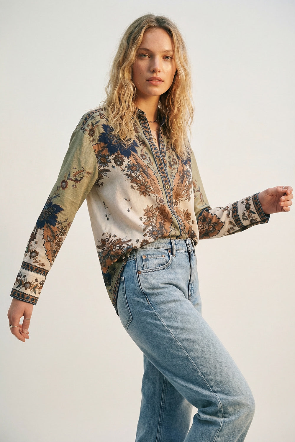 Q2 Camisa leve com estampado Paisley e pormenor de rebordo ornamental