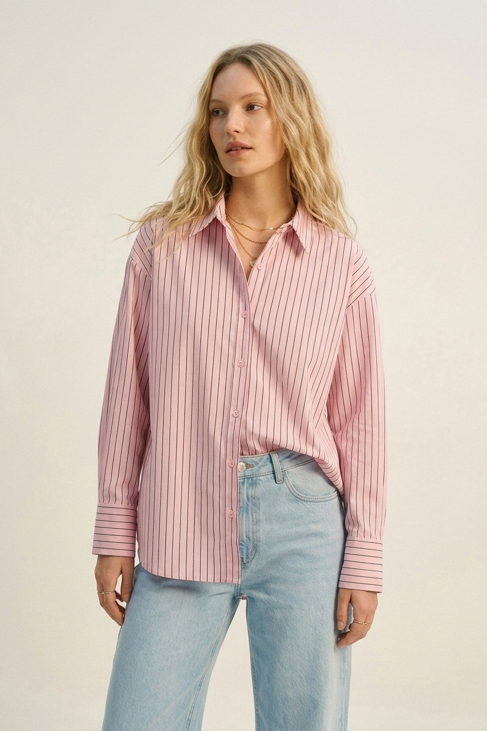 Q2 Camisa leve listrada em rosa claro