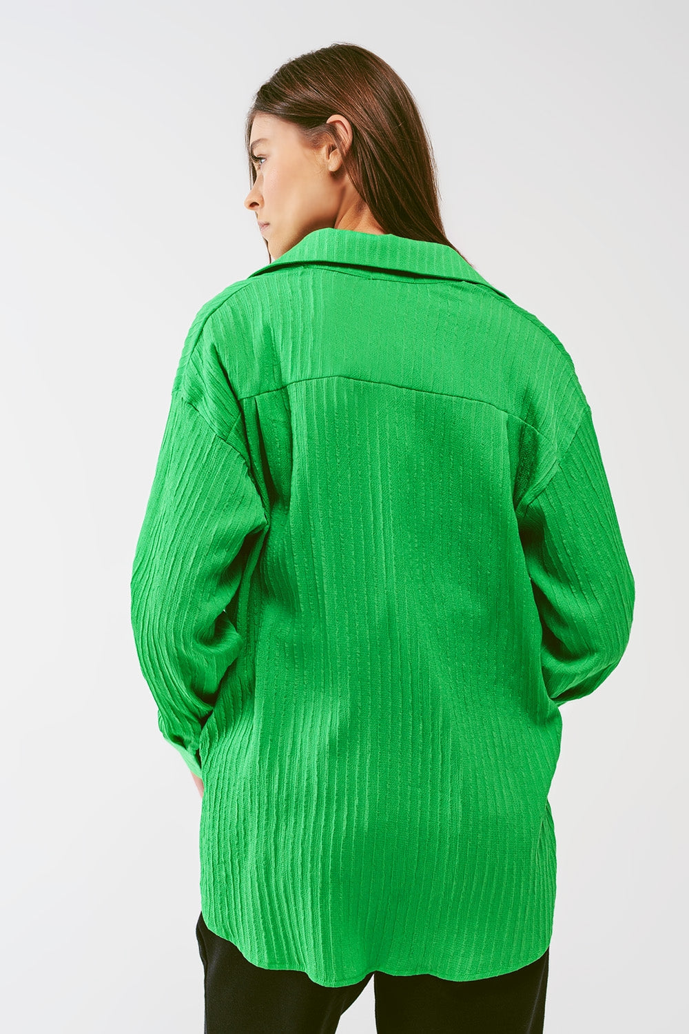 Camisa listrada folgada em verde